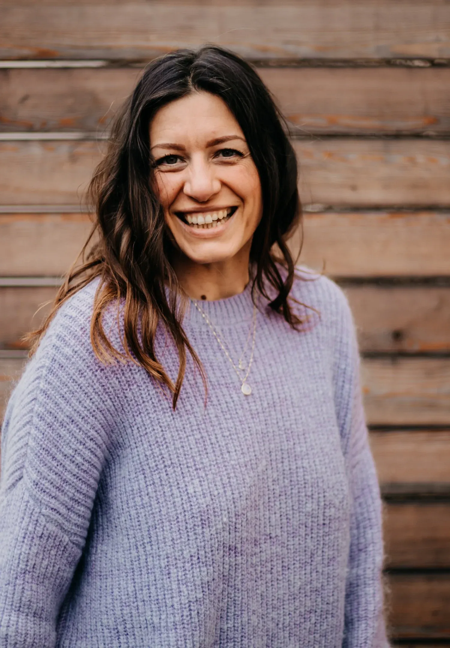 Tatjana Körner, Biohacking Coach aus Wiesbaden, draußen im Grünen